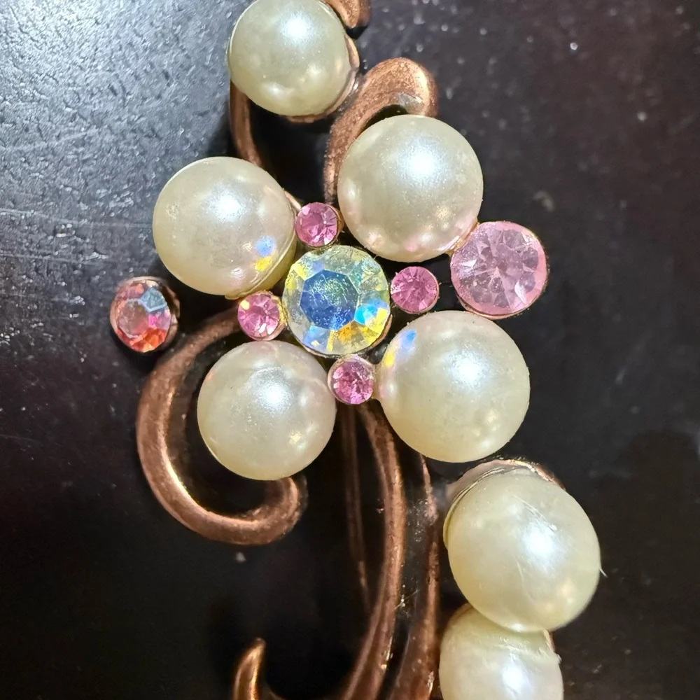 Vintage Flower  Brooch/Pin with  Pink And Clear‎ Rhinestones & Faux Pearls